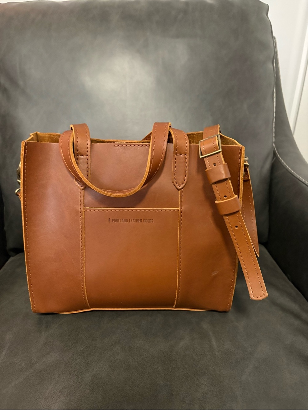Portland Leather Classic Lola Crossbody Honey Tote - Picture 3 of 12
